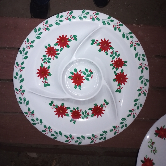 Christmas Dinnerware - Picture 2 of 3